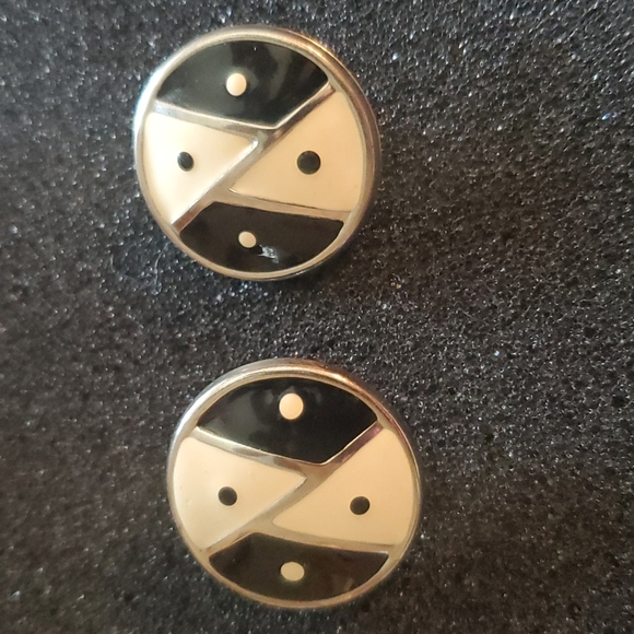 Very cool black & white vintage clip on earrings - Picture 1 of 3